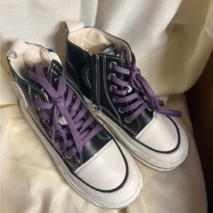 Girls sneaker size 3